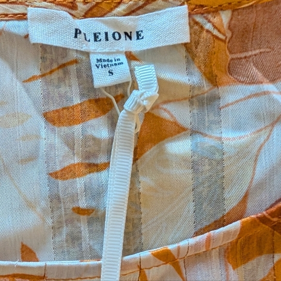 Pleione Floral Blouse - Picture 3 of 4